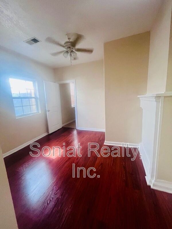 Building Photo - 1403 Port St