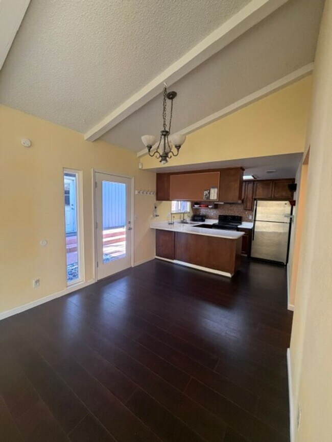 Building Photo - Charming 3 Bedroom + 2 Bathroom Half-Plex Near the American River in Fair Oaks: $2,375.00 + $100.00