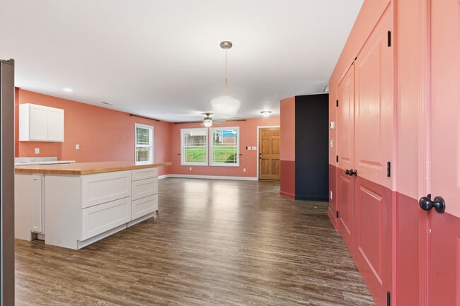 Building Photo - 3104 Husky Way