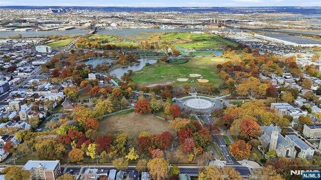 Building Photo - 2520 John F. Kennedy Blvd