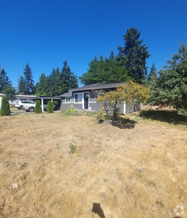 Building Photo - 3Bdrm Affordable, Quiet and Washer-Dryer I...