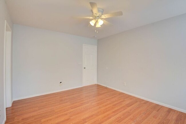 Building Photo - BEAUTIFUL 2 STORY SINGLE FAMILY HOME WITH 3 BEDROOMS AND 2.5 BATHS LOCATED IN SOUTHWEST