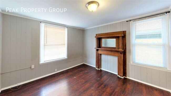 Building Photo - 2317 Stratford Ave