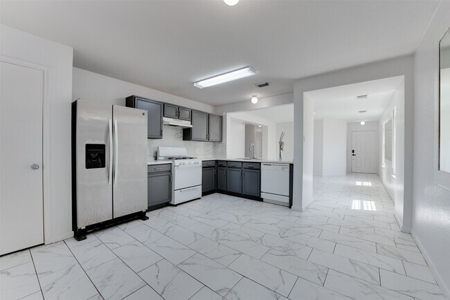 Building Photo - 8510 Village Hollow Ln