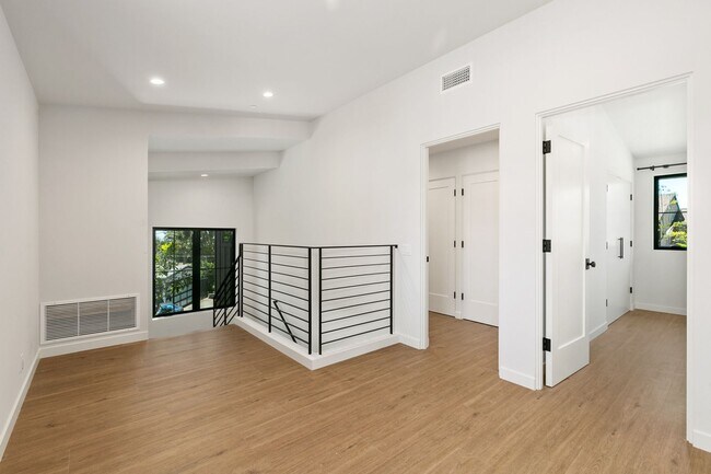 Building Photo - 28832 Shady Pl