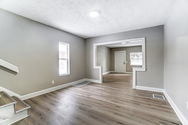 Building Photo - 1081 S Champion Ave