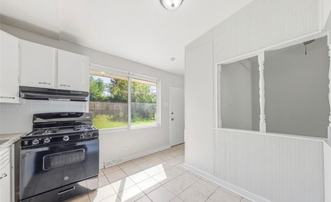 Building Photo - 9828 Omega Dr