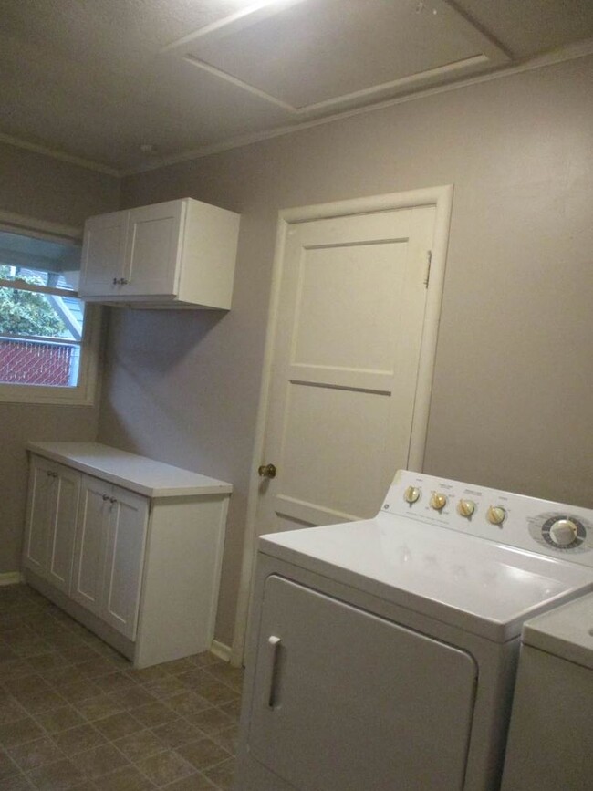 Building Photo - *MOVE IN SPECIAL $575 Off 1ST MONTH RENT