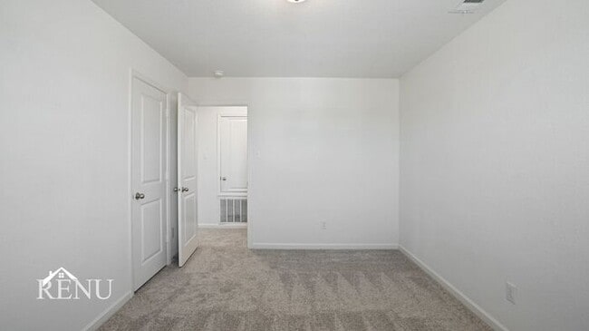 Building Photo - 758 Oakhurst Dr