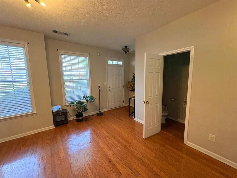 Building Photo - 3082 Kentmere Dr