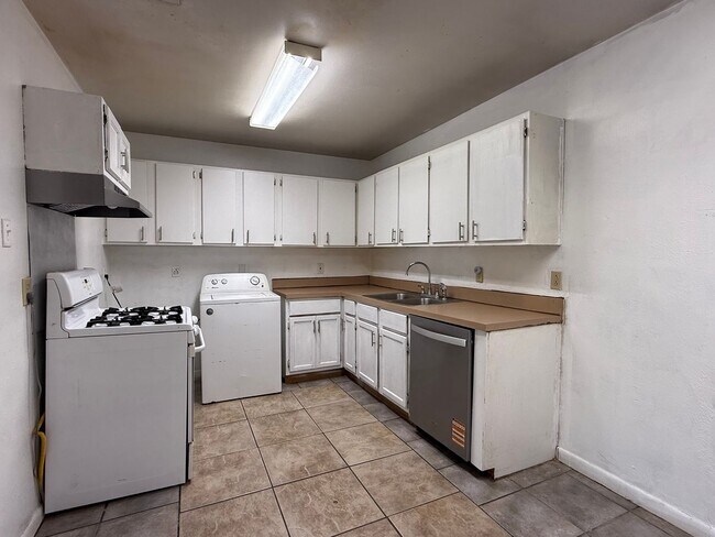 Building Photo - Room To Stretch