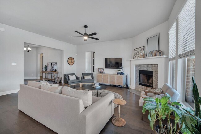 Building Photo - 4409 Dandelion Ln