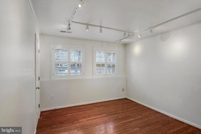 Building Photo - 2237 Lovedale Ln