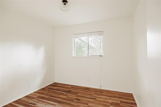 Building Photo - 1403 Randy Cir