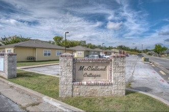 Building Photo - 2940 McClelland Blvd