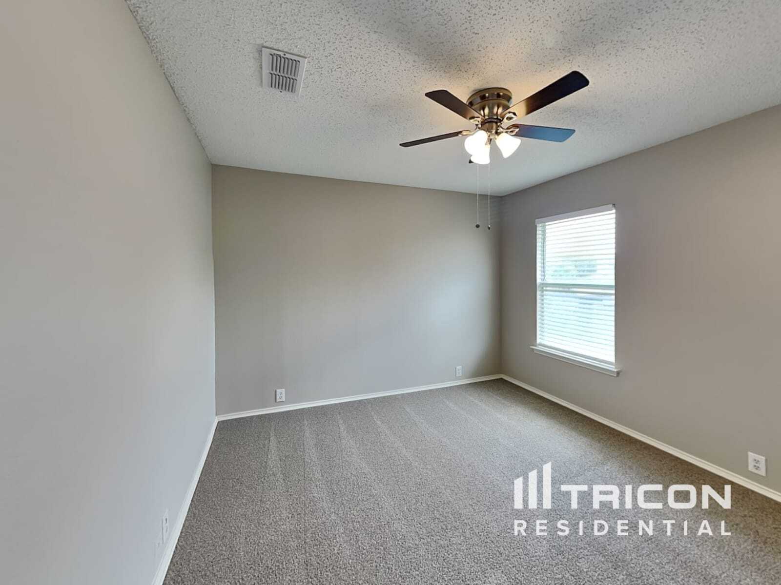Building Photo - 5320 Tennis Villa Dr
