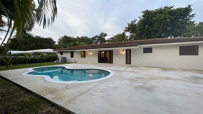 Building Photo - 1460 Campamento Ave