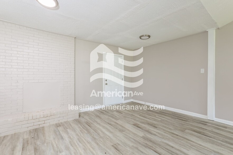 Building Photo - 1185 N Old Canton Rd