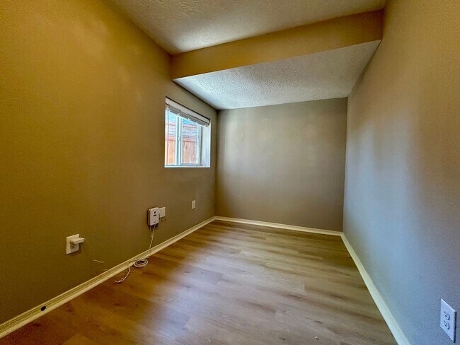 Building Photo - Charming 3-Bedroom Home in Prime Vancouver Location – Pet Friendly with Fenced Yard!