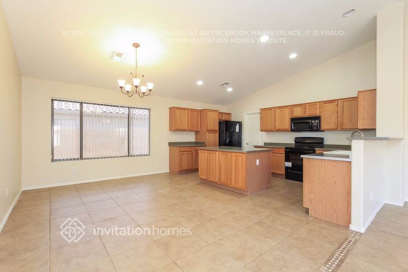 Building Photo - 15838 W Tara Ln