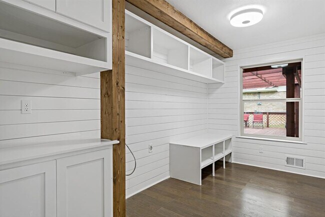 Building Photo - 11005 Carissa Dr