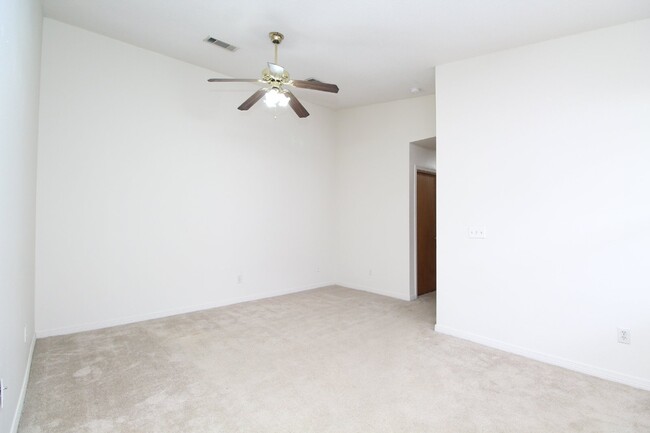 Building Photo - 2-Bedroom, 1-Bathroom Duplex with Garage i...