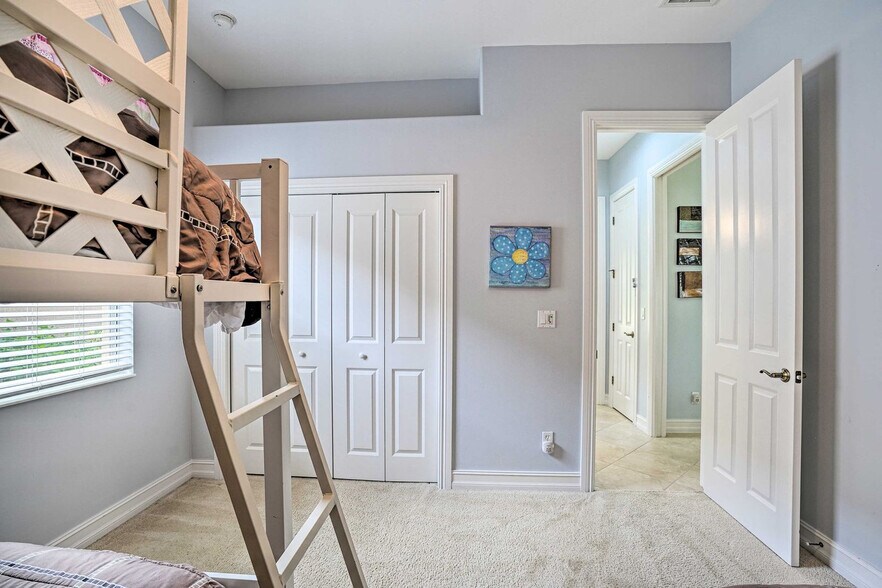 Building Photo - 6092 Dogleg Dr