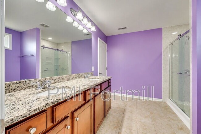 Building Photo - 1080 Crescent Moon Dr