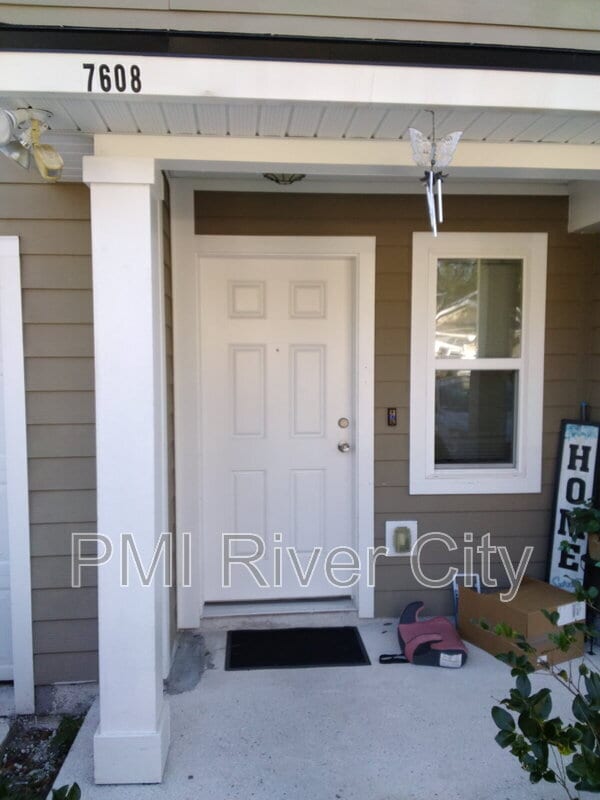 Building Photo - 7608 Rain Forest Dr N