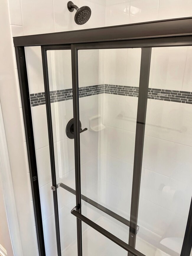 Building Photo - Modern and Luxurious 3 Bed/2.5 Bath in Atlee