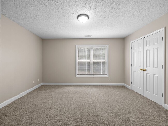 Building Photo - Freshly Renovated 2 BR, 2.5 BA Townhome Ce...