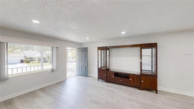 Building Photo - 8883 SW 94 Ln