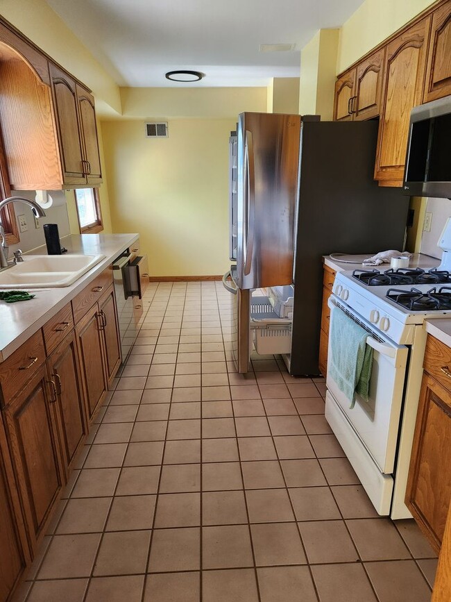 Building Photo - 5901 Charles St