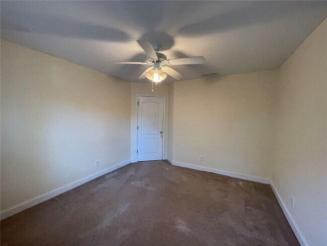 Building Photo - 166 Cove Hill
