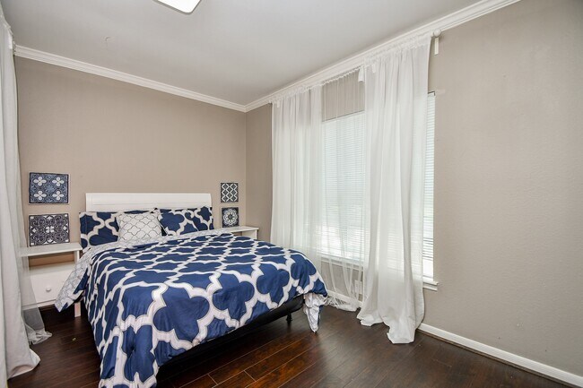 Building Photo - 7318 River Garden Dr