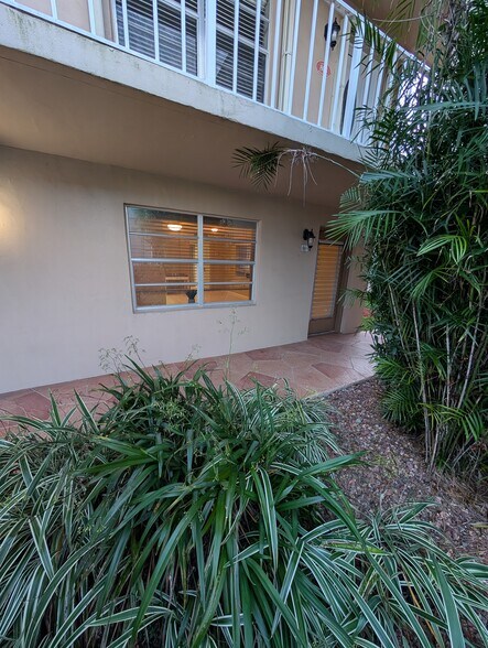 Building Photo - 839 Normandy R