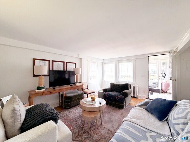 Building Photo - 2 Scofield Pl