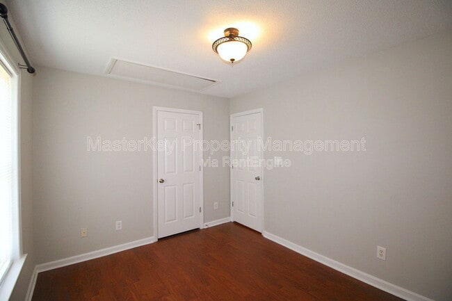 Building Photo - 305 Noonday Ct