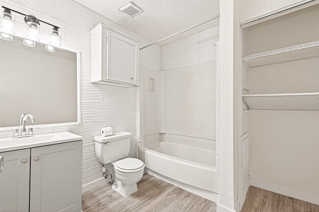 Building Photo - 4123 Cedar Gardens Dr