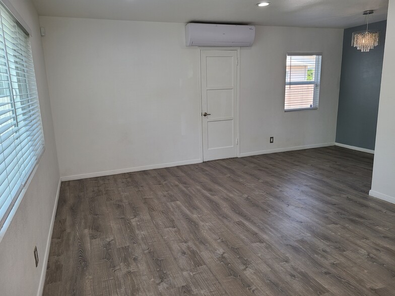 Building Photo - 519 E El Sur St