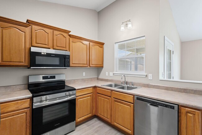 Building Photo - 5703 Candlewood Dr