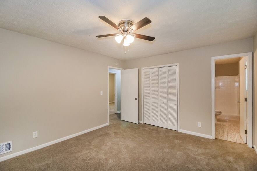 Building Photo - 233 Lucan Way