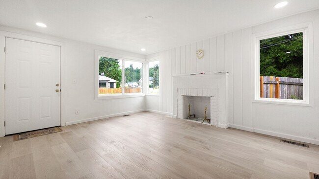 Building Photo - Rambler with Adult Family Home Certification – 3 Bed, 1 Bath + Additional Living Spaces