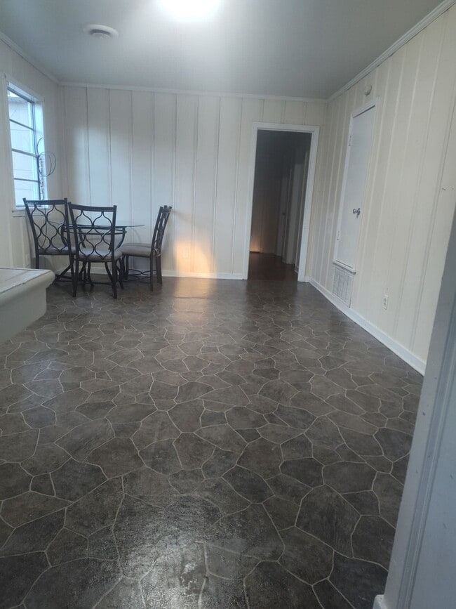 Building Photo - 665 Heather Ln