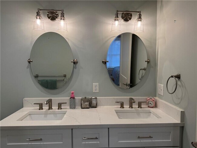 Building Photo - 25 Franklin Rd