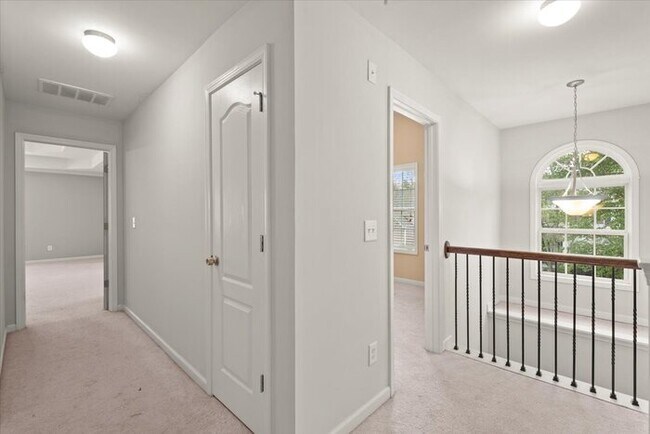 Building Photo - 5 Bedroom in Buford. Great School