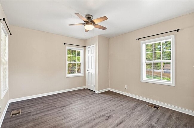 Building Photo - 1357 Lorenzo Dr SW