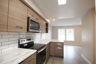 Building Photo - Updated 2 Bed 2 South Hill property 10 min from Medical District hospitals