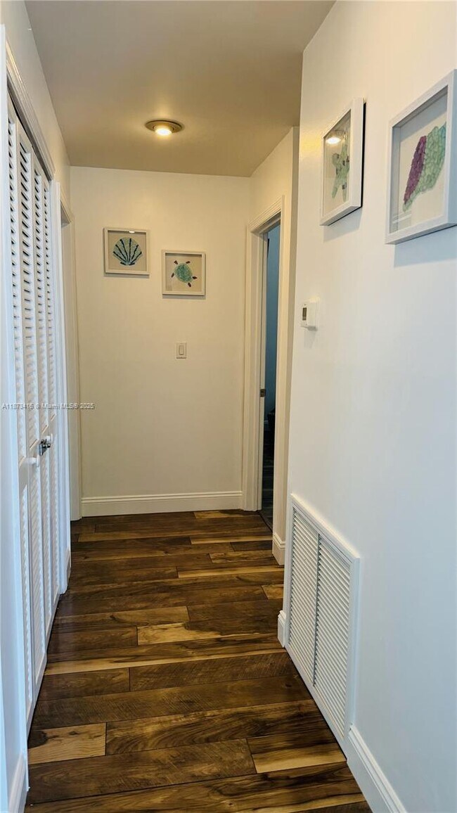 Building Photo - 443 4th Rd