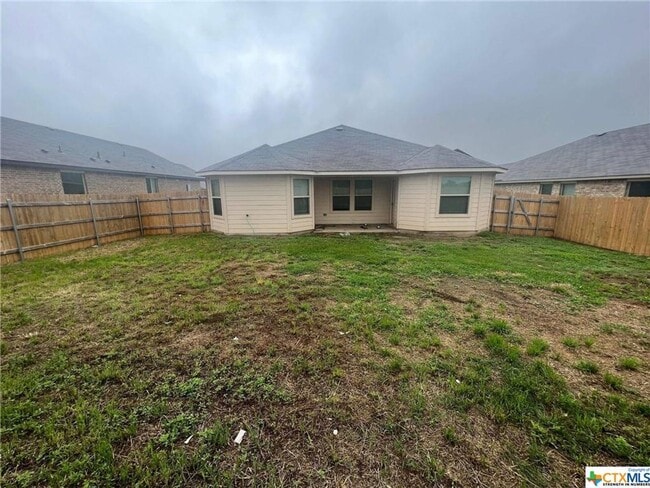 Building Photo - Lovely 3 bed 2 bath coming soon!